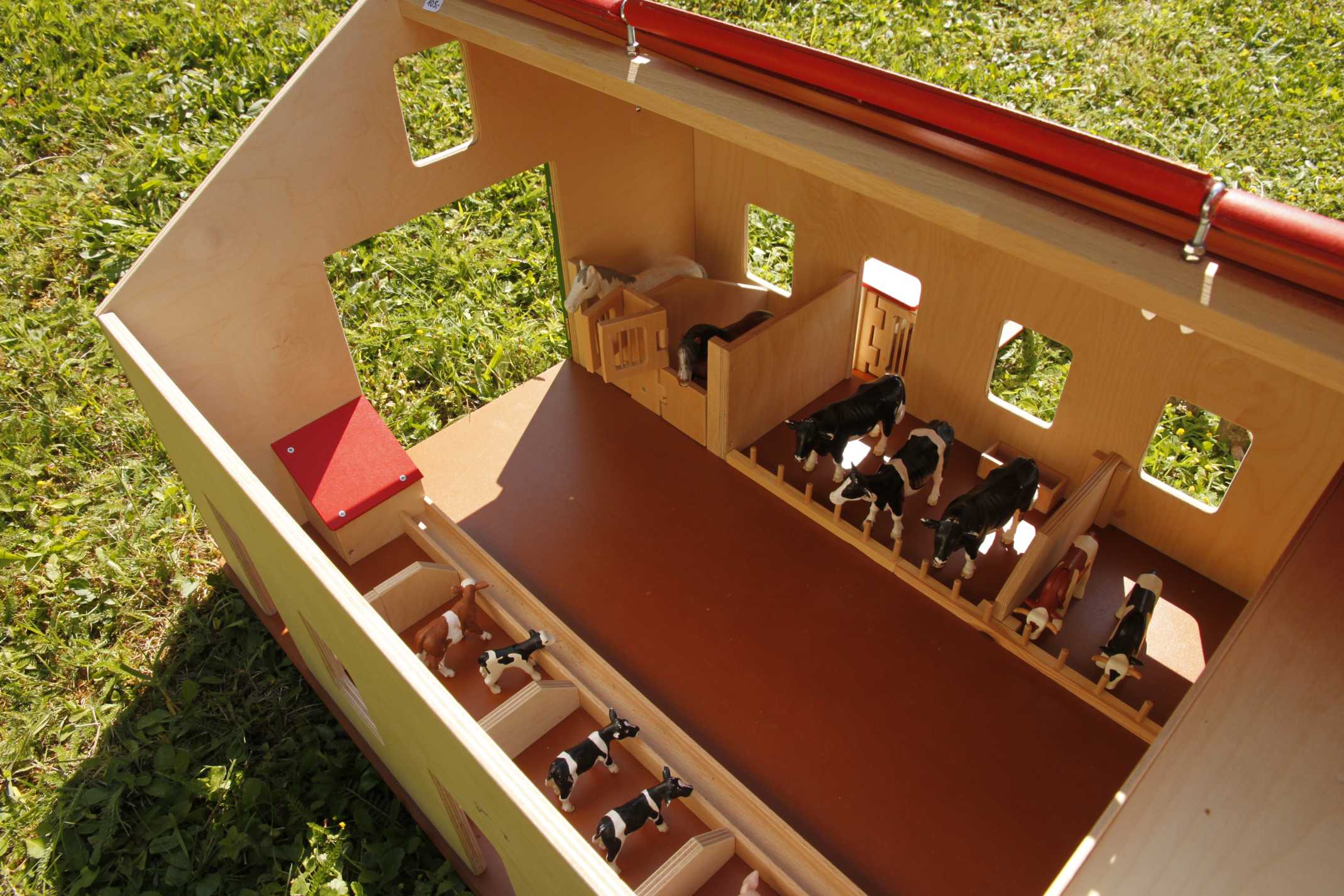 Boxenlaufstall_m_Pferdebox_in_09